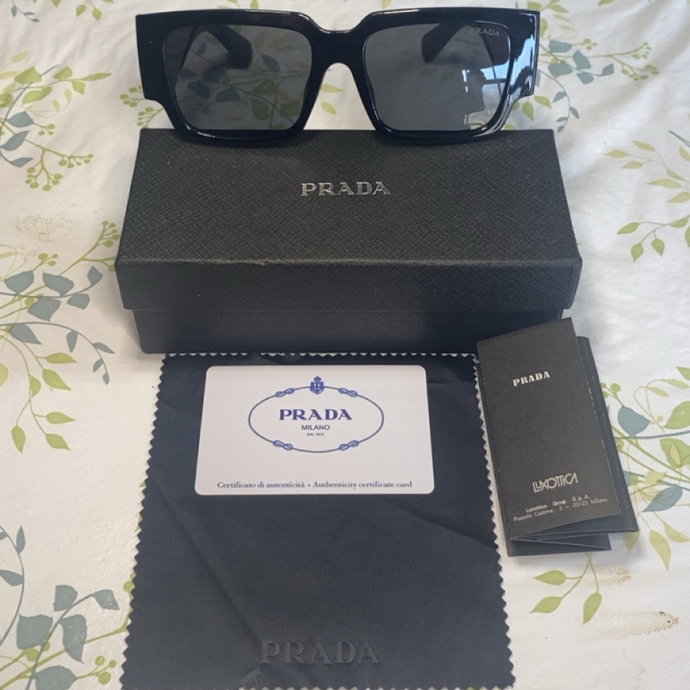 Prada Black Sunglasses (amazing condition)